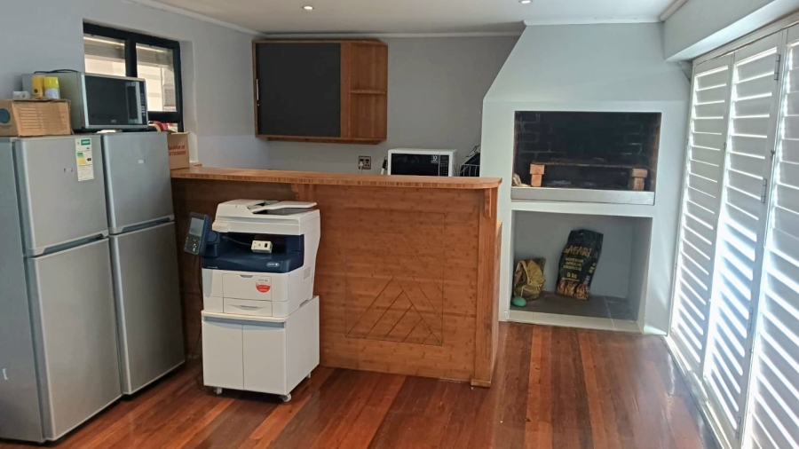 6 Bedroom Property for Sale in Gonubie Eastern Cape